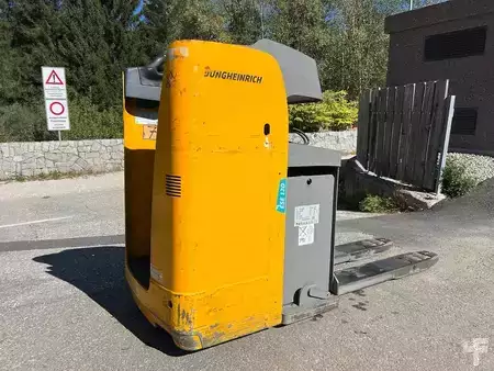 Transpallet elettrici uomo seduto 2018  Jungheinrich ESE 120 (1)