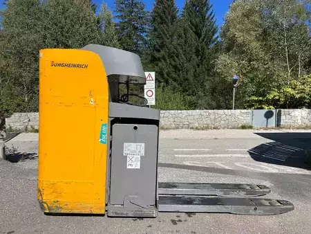 Transpallet elettrici uomo seduto 2018  Jungheinrich ESE 120 (2)