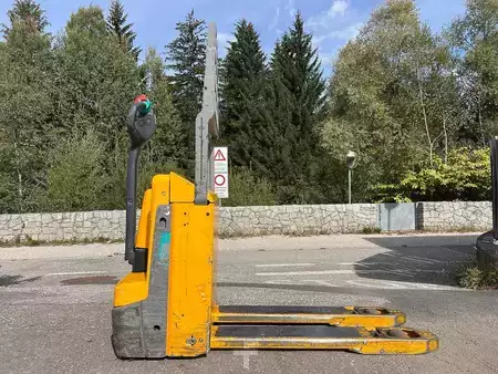 Electric Pallet Trucks 2022  Jungheinrich EJE 116 (2)