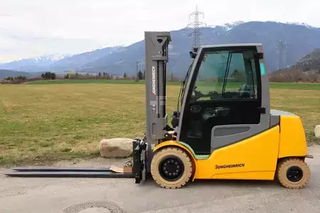 Carrelli elettrici 4 ruote 2026  Jungheinrich EFG 550 (2)