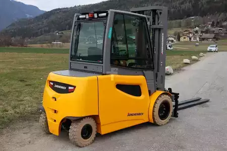 Carrelli elettrici 4 ruote 2026  Jungheinrich EFG 550 (4)