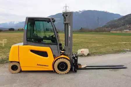 Carrelli elettrici 4 ruote 2026  Jungheinrich EFG 550 (5)