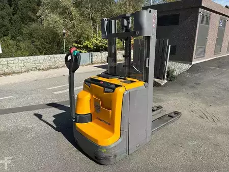 Stoccatori 2023  Jungheinrich EJC 212z - 250ZT (1)