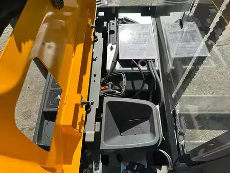 Stoccatori 2023  Jungheinrich EJC 212z - 250ZT (8)