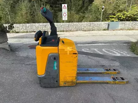 Stoccatori uomo a piedi 2021  Jungheinrich ERE 120 (2)