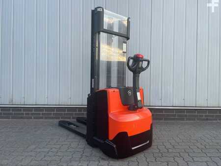 Pallet Stackers 2014  BT SWE120 - AKKU NEU (1)