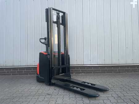 Apilador eléctrico 2014  BT SWE120 - AKKU NEU (2)