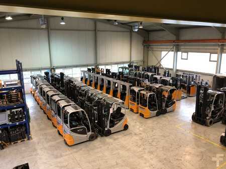 Eléctrico - 4 rodas 2017  Still RX60-40/600 (2)