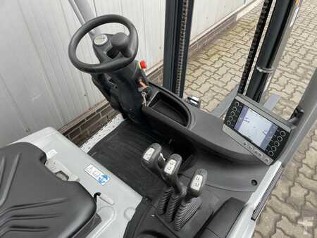 Elektromos 4 kerekű 2018  Still RX20-16P (10)