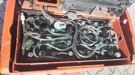 Nízkozdvižný vozík 2014  Linde T18 - 1152 - 375 Ah Batterie (7)