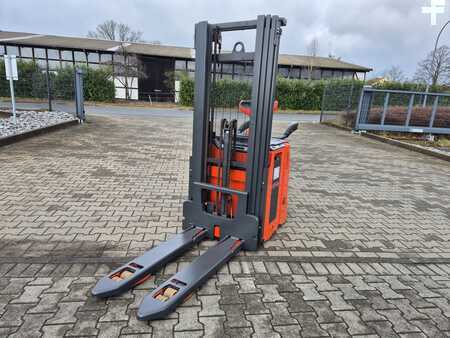 Hochhubwagen  Linde L12LAPi Batterie aus 2023 (1)