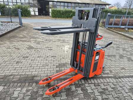 Hochhubwagen  Linde L12LAPi Batterie aus 2023 (12)