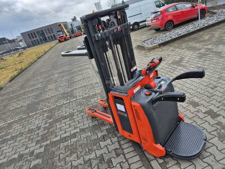 Hochhubwagen  Linde L12LAPi Batterie aus 2023 (13)