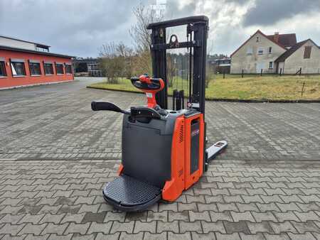 Hochhubwagen  Linde L12LAPi Batterie aus 2023 (6)