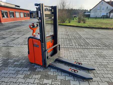 Ruční vysokozdvižný vozík 2013  Linde L14 nur 402 Std Batterie 01/22 (3)