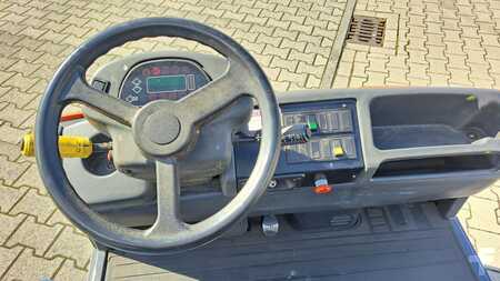 Chariot tracteur - Linde P250 (16)
