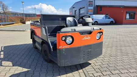 Chariot tracteur - Linde P250 (9)