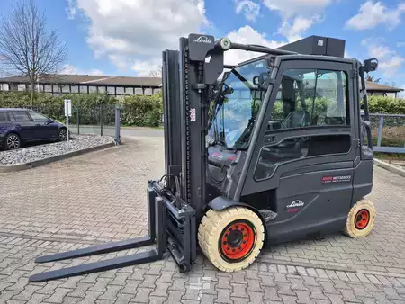 Chariots électriques à 4 roues 2019  Linde E50HL (1)
