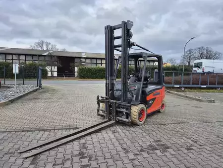 Chariots électriques à 4 roues 2018  Linde E50HL (10)