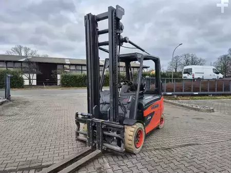 Chariots électriques à 4 roues 2018  Linde E50HL (11)