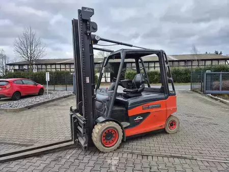 Chariots électriques à 4 roues 2018  Linde E50HL (2)