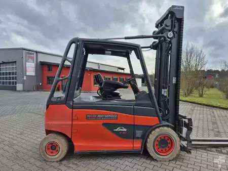 Chariots électriques à 4 roues 2018  Linde E50HL (6)