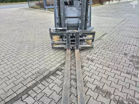 Chariots électriques à 4 roues 2018  Linde E50HL (9)