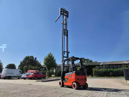 Carrelli elettrici 4 ruote 2017  Linde E35HL (12)