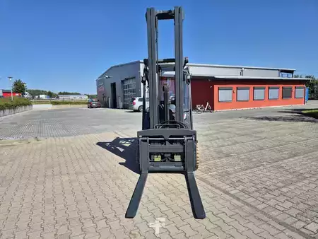 Carrelli elettrici 4 ruote 2017  Linde E35HL (8)