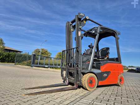 Chariots électriques à 4 roues 2017  Linde E16P-02 (1)