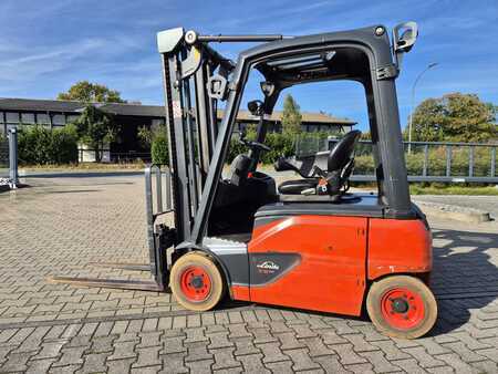 Chariots électriques à 4 roues 2017  Linde E16P-02 (3)