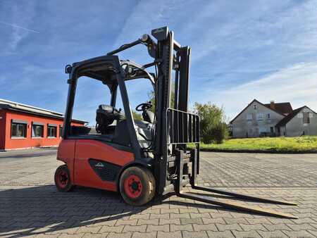 Chariots électriques à 4 roues 2017  Linde E16P-02 (5)