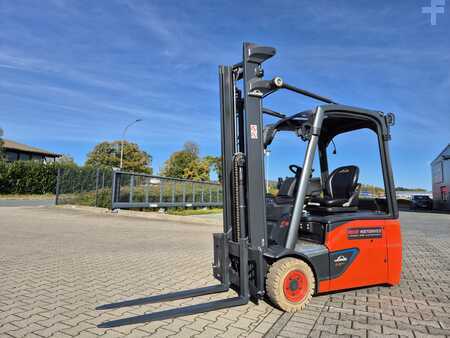 3-wiel elektrische heftrucks 2023  Linde E16-02 (1)