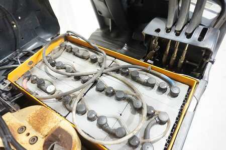 Chariots électriques à 3 roues 2010  Still RX50-13 Triplex 3.Ventil (8)