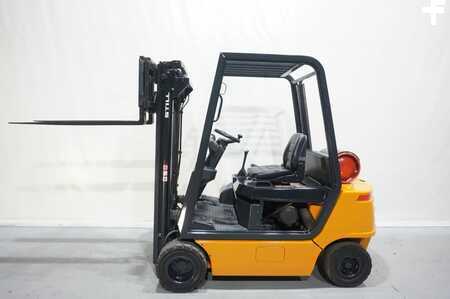 Gázüzemű targoncák 2002  Still R70-20CT compact Triplex 7079 (2)