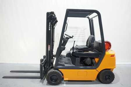 Gázüzemű targoncák 2002  Still R70-20CT compact Triplex 7079 (3)