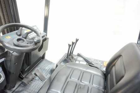 Gázüzemű targoncák 2002  Still R70-20CT compact Triplex 7079 (5)