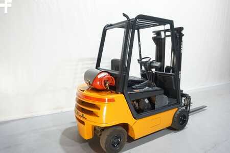 Gázüzemű targoncák 2002  Still R70-20CT compact Triplex 7079 (6)