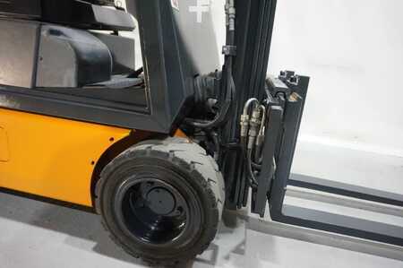 Gázüzemű targoncák 2002  Still R70-20CT compact Triplex 7079 (9)