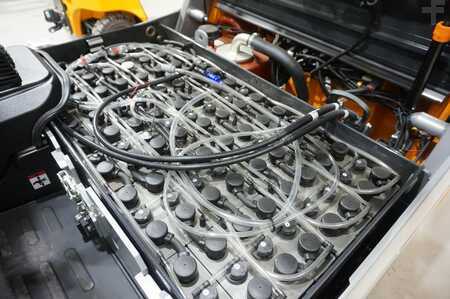 Elektrisk- 4 hjul 2023  Still RCE25 Triplex 3.+4. Ventil Kabine erst 3 Stunden (8)