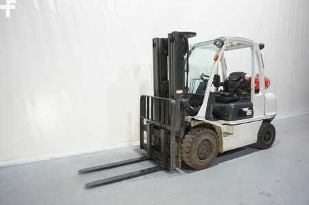 Empilhador a gás 2015  Nissan UG1D2A30LQ Triplex (4)