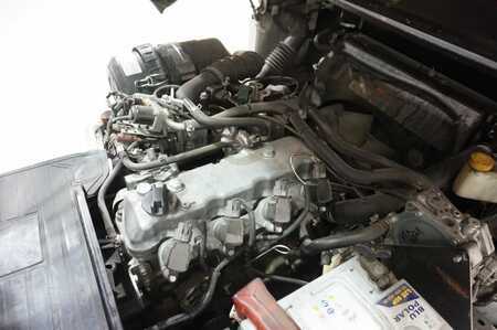 Empilhador a gás 2015  Nissan UG1D2A30LQ Triplex (7)