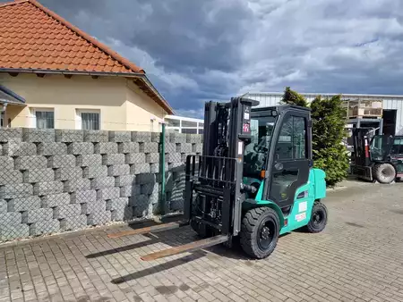 Dízel targoncák 2023  Mitsubishi FD30N3 (2)