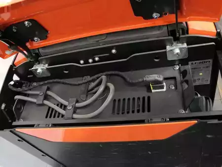 Porta-paletes elétrico 2024  Toyota LPE 200 (3)