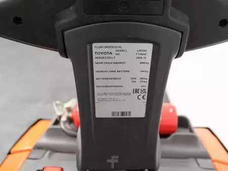 Porta-paletes elétrico 2024  Toyota LPE 200 (4)
