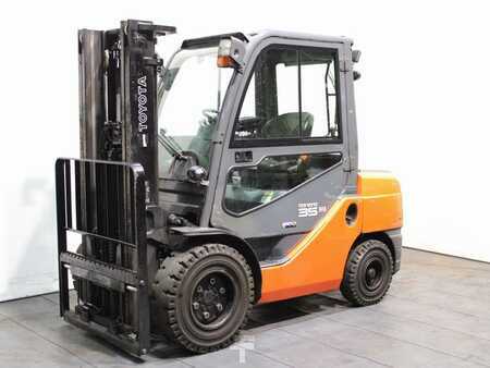 Carretilla elevadora diésel 2008  Toyota 52-8 FDJF 35 (1)