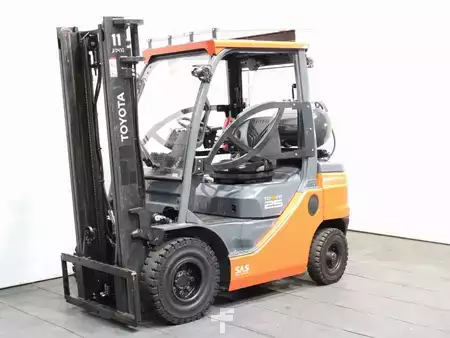 Treibgasstapler 2025  Toyota 02-8 FGF 25 (1)