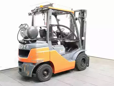Treibgasstapler 2025  Toyota 02-8 FGF 25 (2)