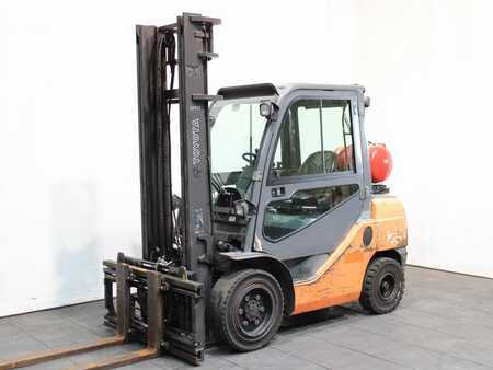 Carretilla elevadora GLP 2009  Toyota 02-8 FGF 30 (1)