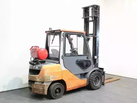 Gasoltruck 2010  Toyota 02-8 FGJF 35 (2)